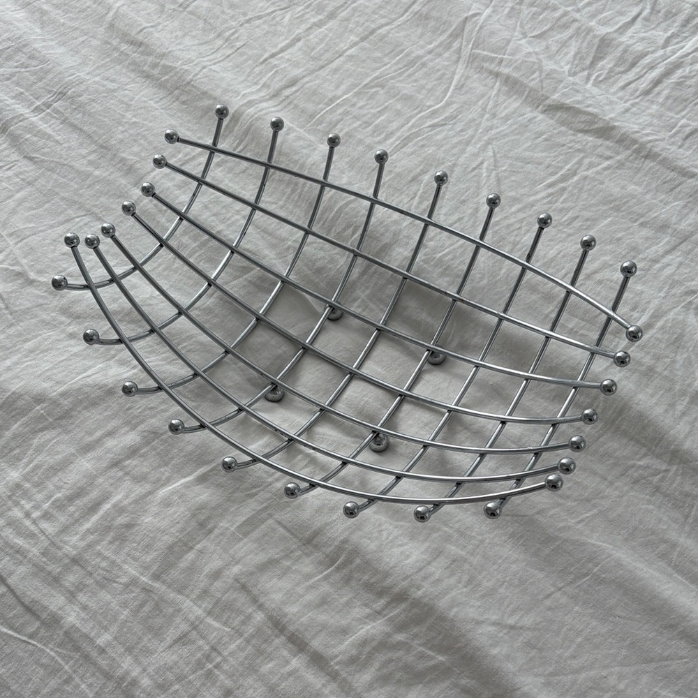 Modern Wire Fruit Bowl - Silver Metal Design